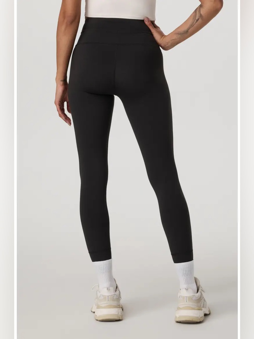 Vuori Daily Piped Drawstring leggings + Sports Bra SET Black - Picture 6 of 14